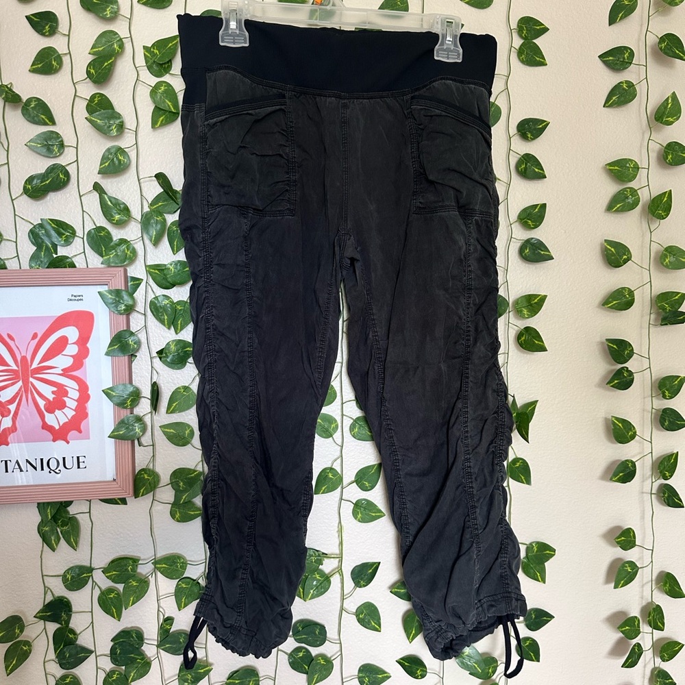 lululemon athletica Black Cargo Pants tencel cool fabric size 10 - Picture 1 of 6